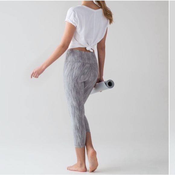 lululemon athletica Pants - Lululemon Wunder Under Crop (Hi-Rise) *21” size: 4